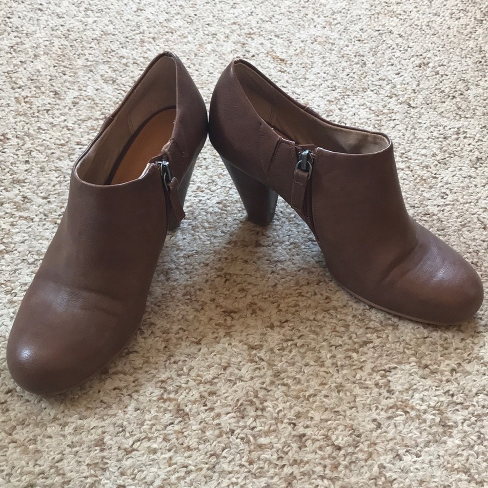 Brown/tan Crown Vintage Booties